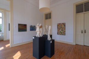 Esculturas en la exposición colectiva de Lisboa.