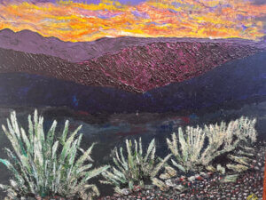 Pintura acrílica "Atardecer tormentoso en Ángulos, La Rioja" - paisaje montañoso con cielo dramático naranja y vegetación desértica, técnica mixta con arena y gesso sobre tela